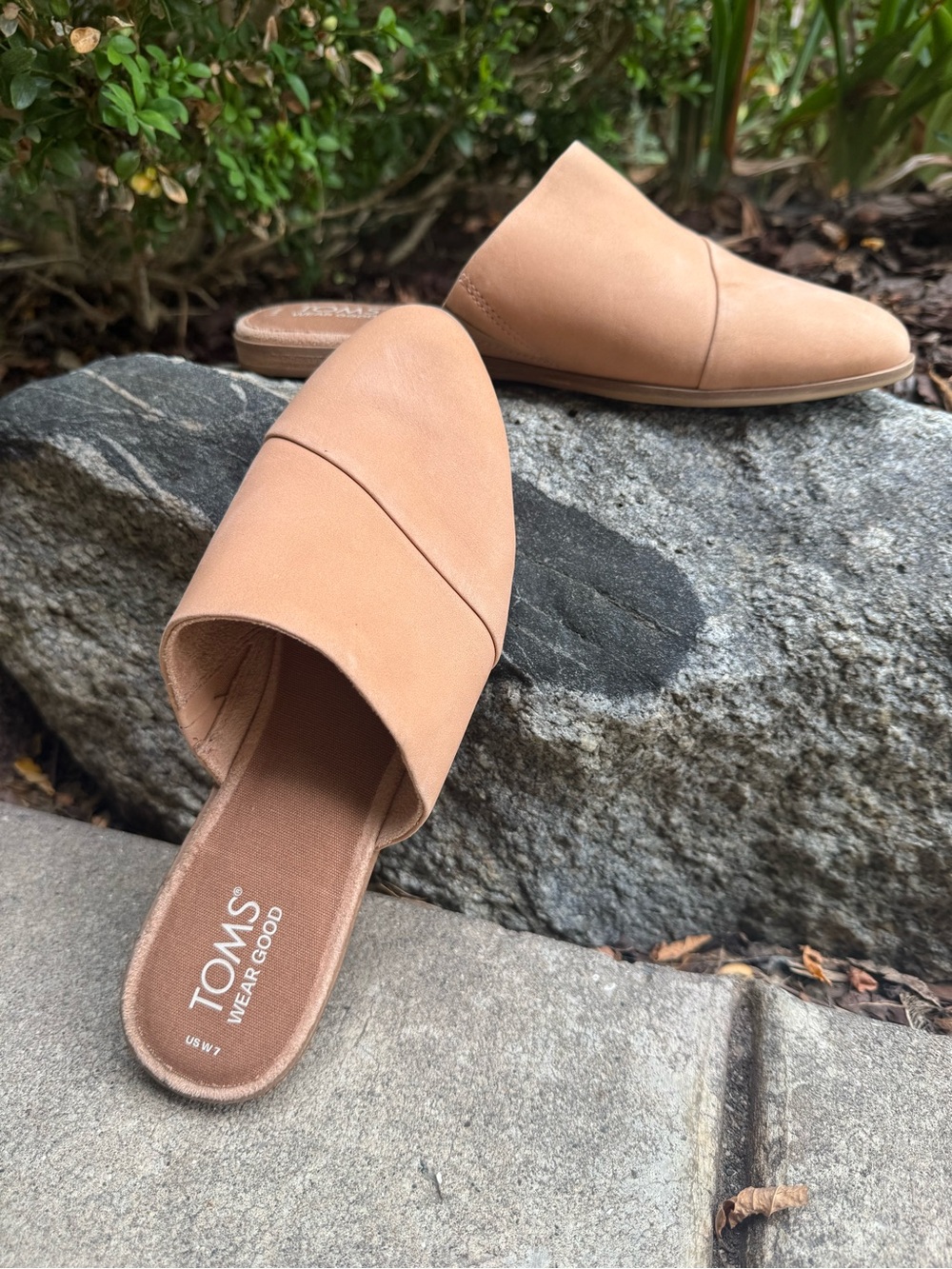 TOMS Women’s Tan Slip-On Mule Sz 7 NWT